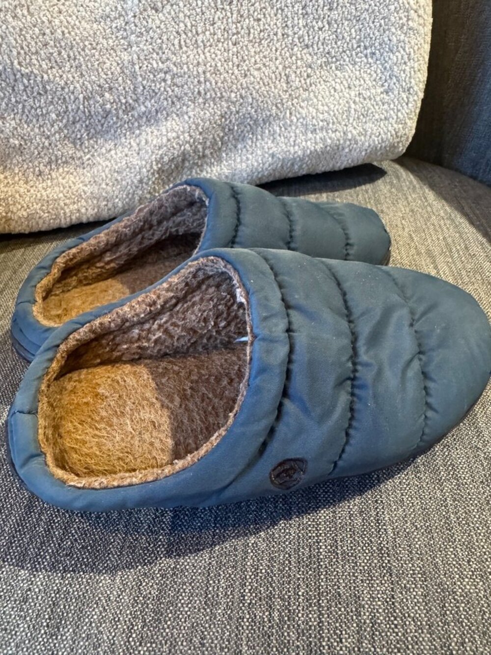 Ariat Kids Quilted Puffer Slippers Navy Sz L 6-9